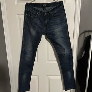 Dark wash blue jeans 32x34